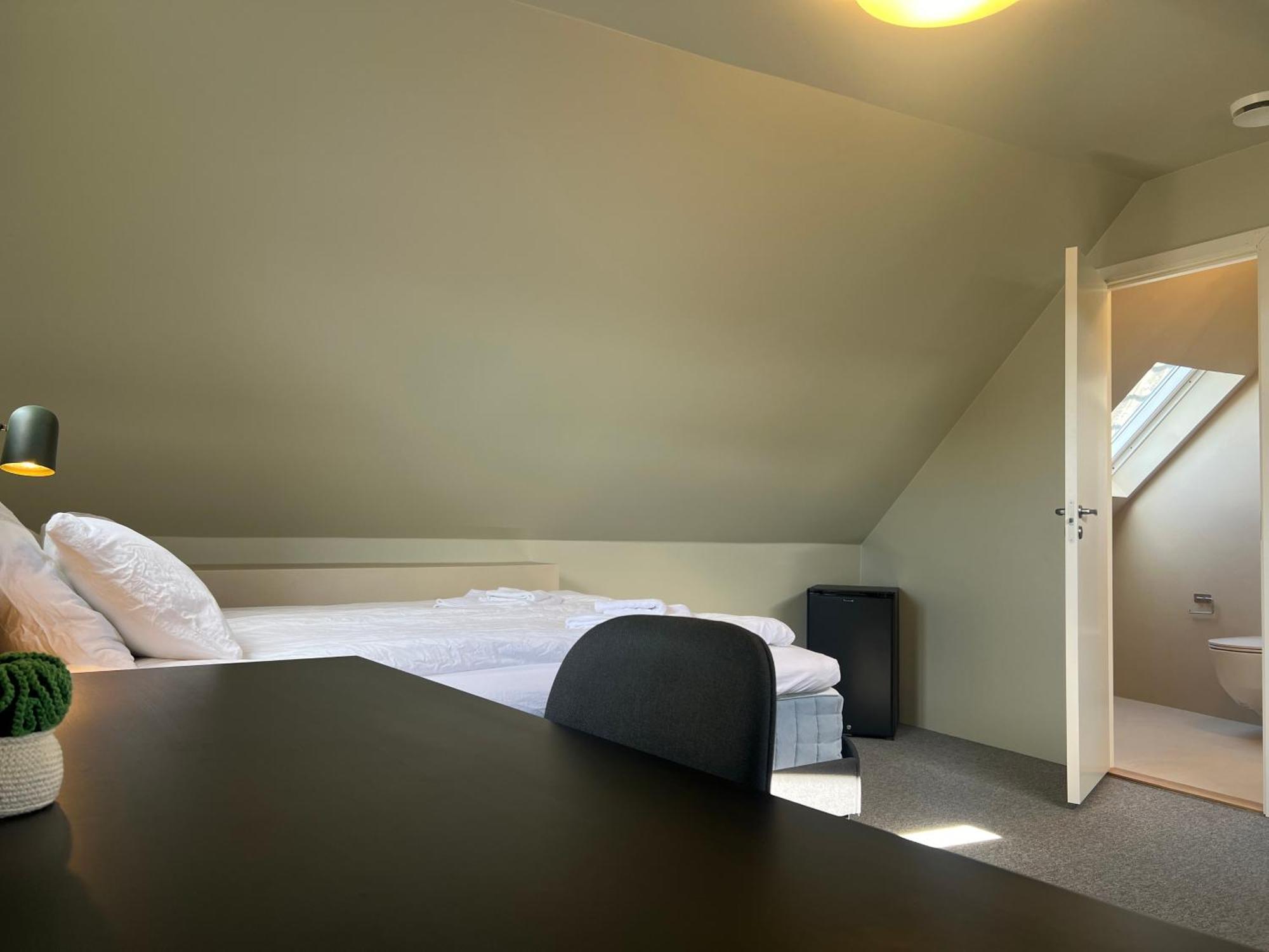 Central Guest House - Bedroom With En Suite Bathroom ستافانجر الغرفة الصورة